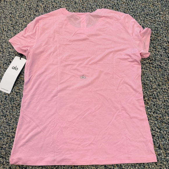NWT ALO YOGA All Day Short Sleeve Shirt Sweet Pink - Picture 3 of 5